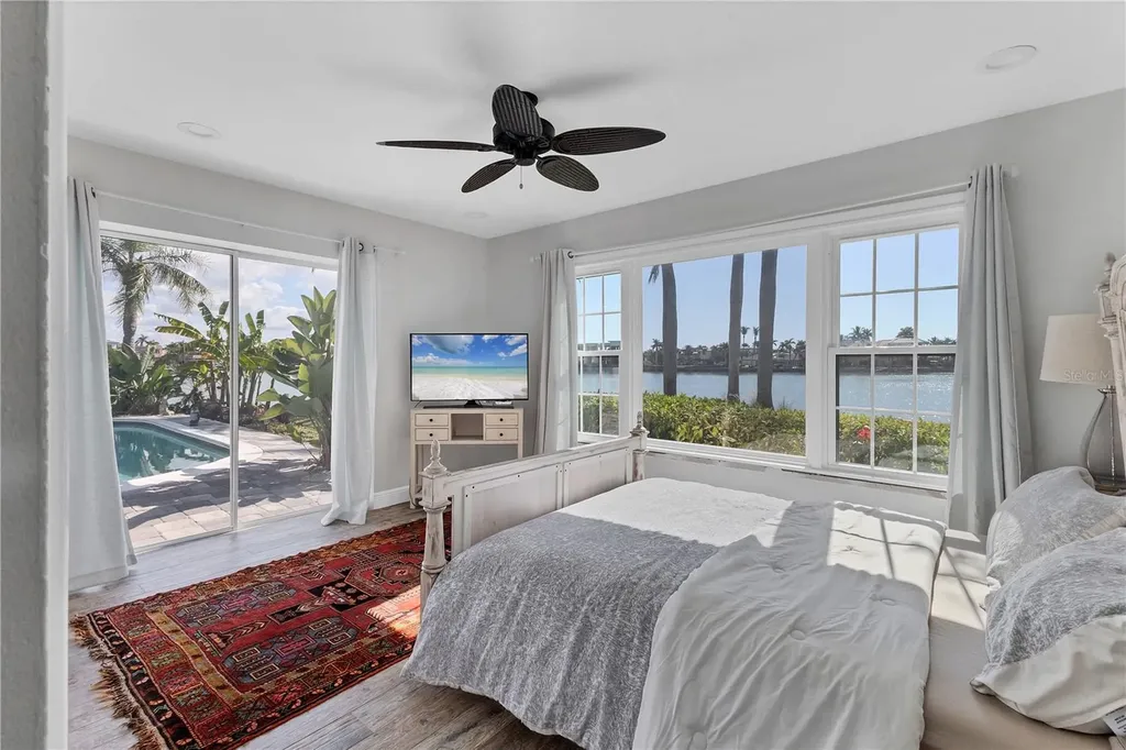 102 Seagull Lane Sarasota FL 34236