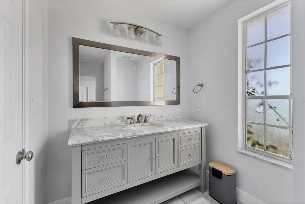 102 Seagull Lane Sarasota FL 34236