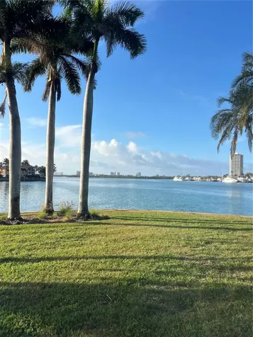 102 Seagull Lane Sarasota FL 34236