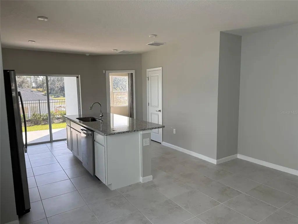 1200 Port Blue Way Lady Lake FL 32159