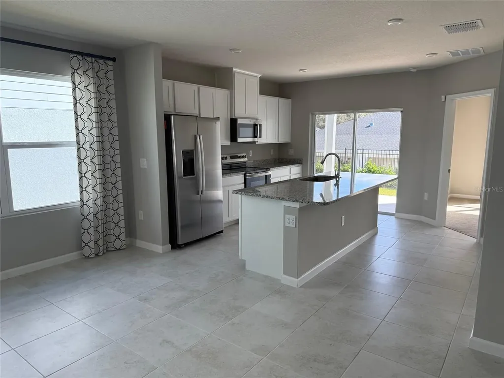 1200 Port Blue Way Lady Lake FL 32159