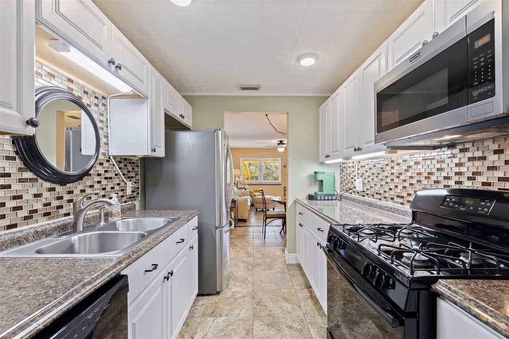 10035 63rd Avenue N St Petersburg FL 33708