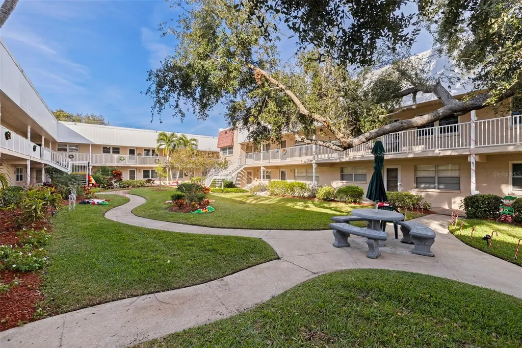 10035 63rd Avenue N St Petersburg FL 33708
