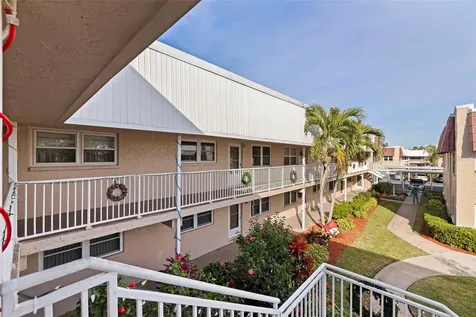 10035 63rd Avenue N St Petersburg FL 33708