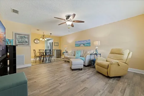 10035 63rd Avenue N St Petersburg FL 33708