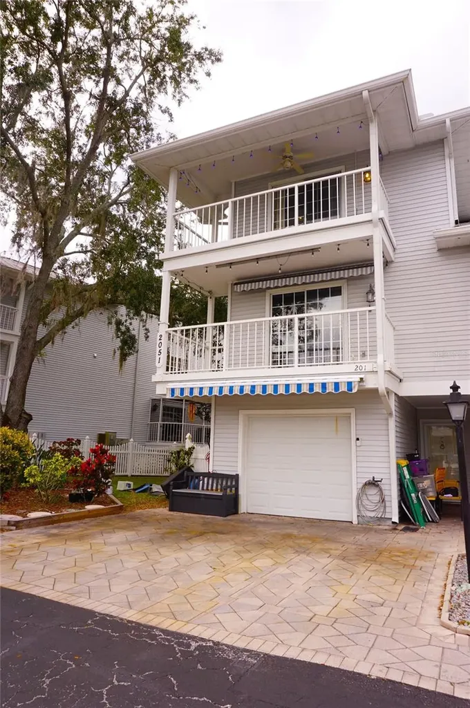 2051 Vista Del Sol Circle Lutz FL 33558