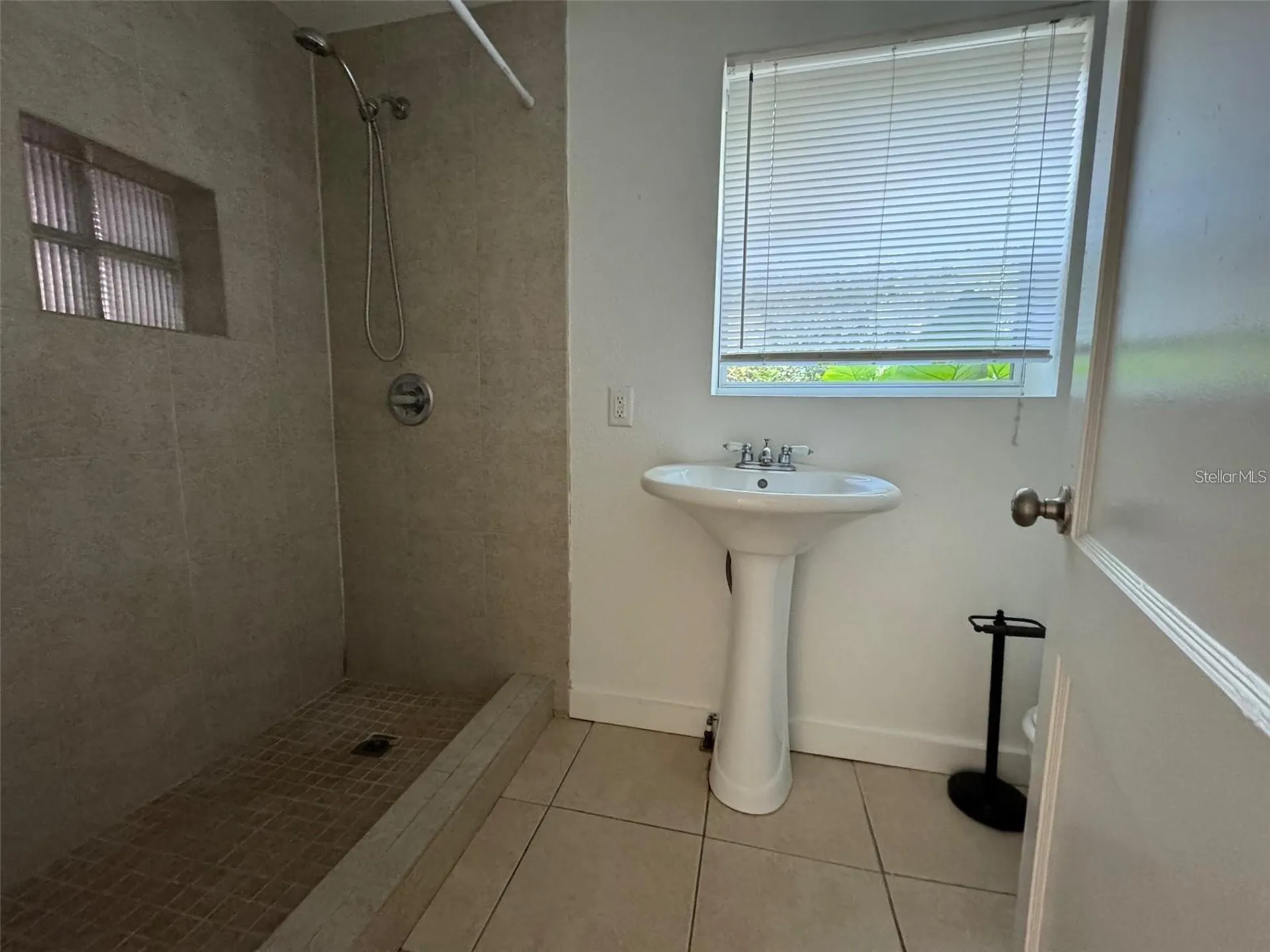 2547 S Mills Avenue Orlando FL 32806