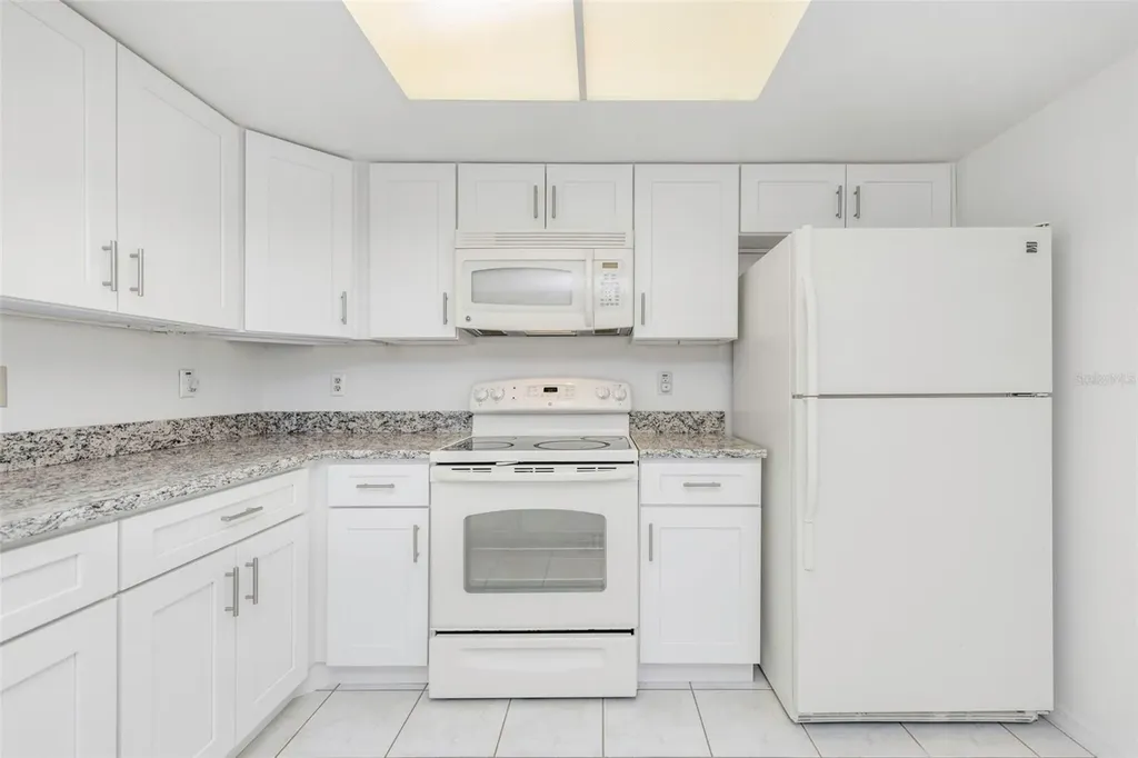 2024 Heathfield Circle Sun City Center FL 33573
