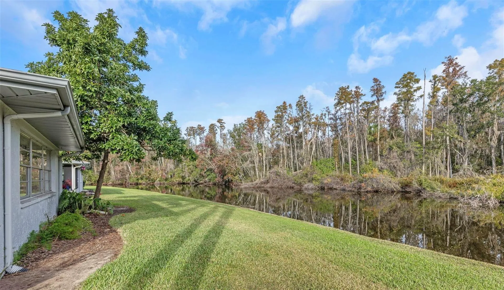 2024 Heathfield Circle Sun City Center FL 33573