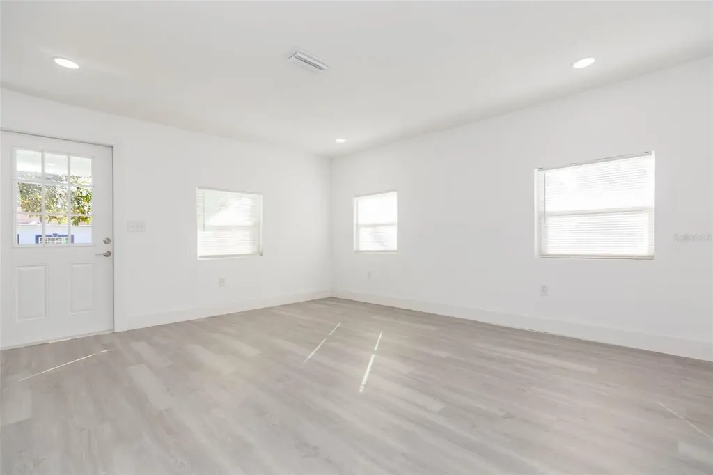8102 N 14th Tampa FL 33604