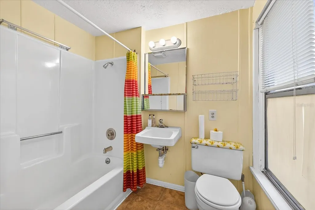 1019 10th Avenue W Bradenton FL 34205