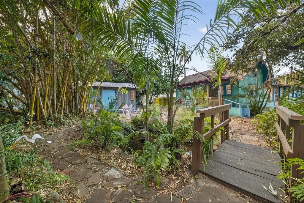 1019 10th Avenue W Bradenton FL 34205