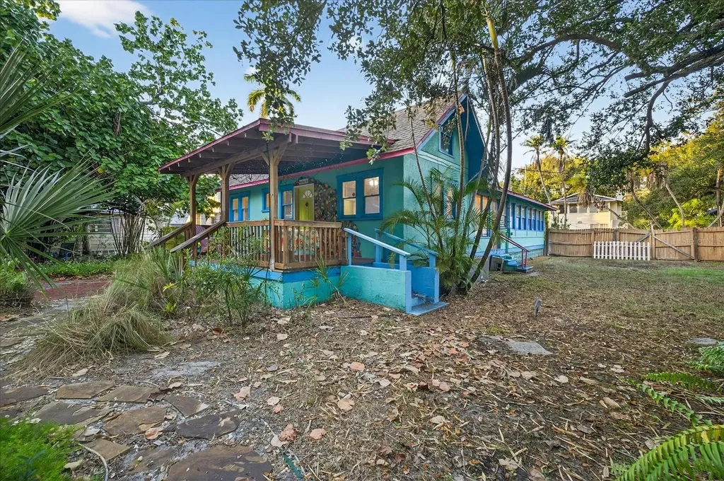 1019 10th Avenue W Bradenton FL 34205