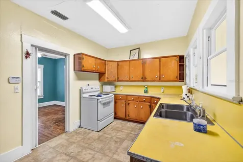 1019 10th Avenue W Bradenton FL 34205