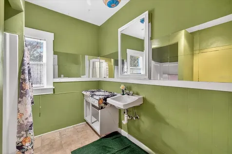 1019 10th Avenue W Bradenton FL 34205