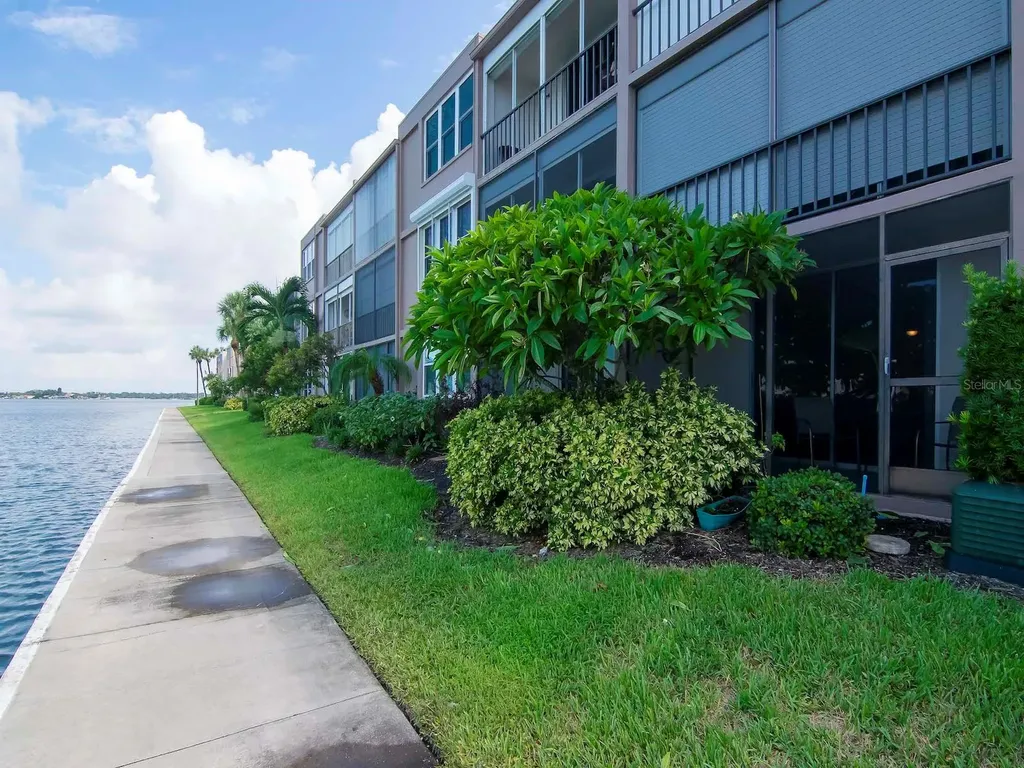 7540 Bay Island Drive S South Pasadena FL 33707
