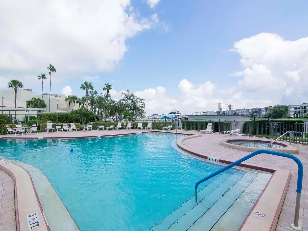 7540 Bay Island Drive S South Pasadena FL 33707