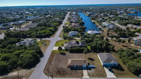 17207 Seashore Avenue Port Charlotte FL 33948