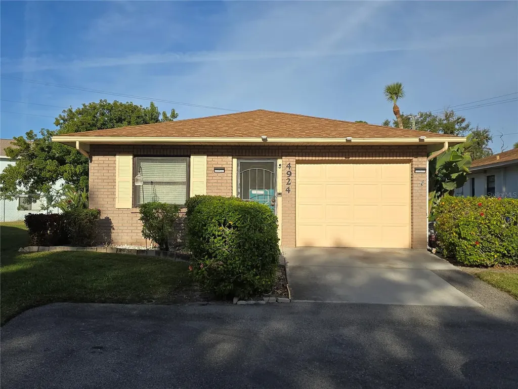 4924 Live Oak Circle Bradenton FL 34207