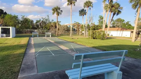 4924 Live Oak Circle Bradenton FL 34207
