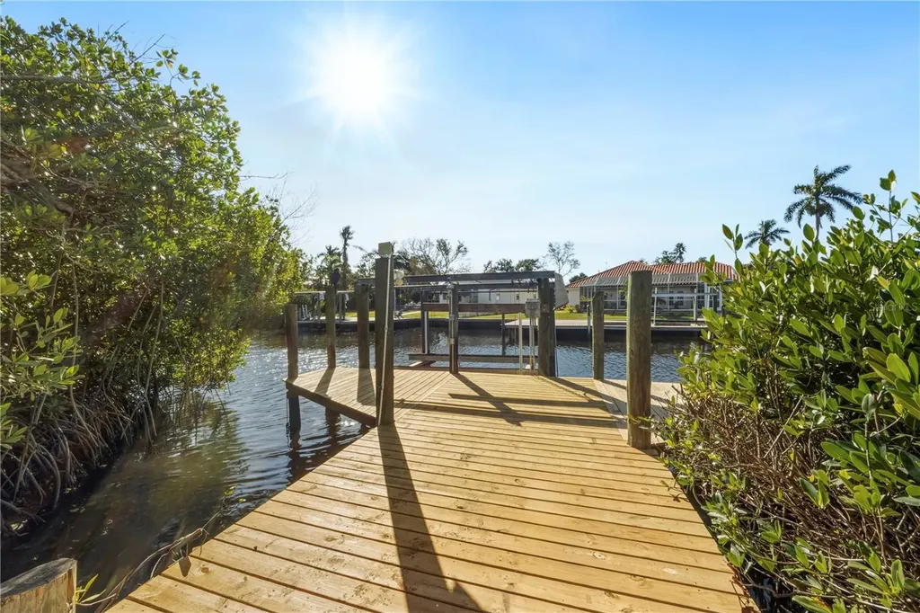 6911 9th Avenue NW Bradenton FL 34209