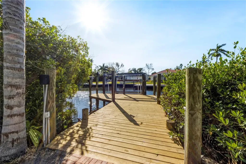 6911 9th Avenue NW Bradenton FL 34209