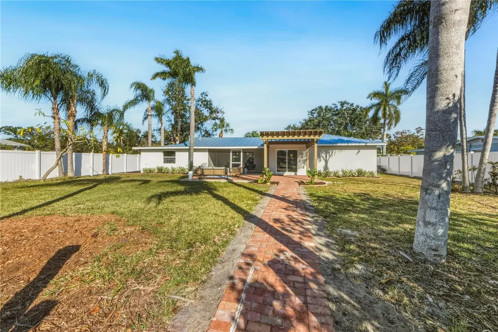 6911 9th Avenue NW Bradenton FL 34209