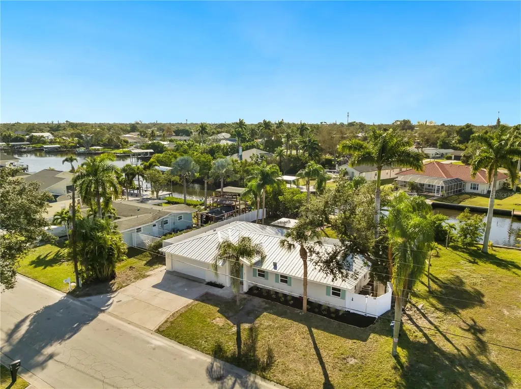 6911 9th Avenue NW Bradenton FL 34209