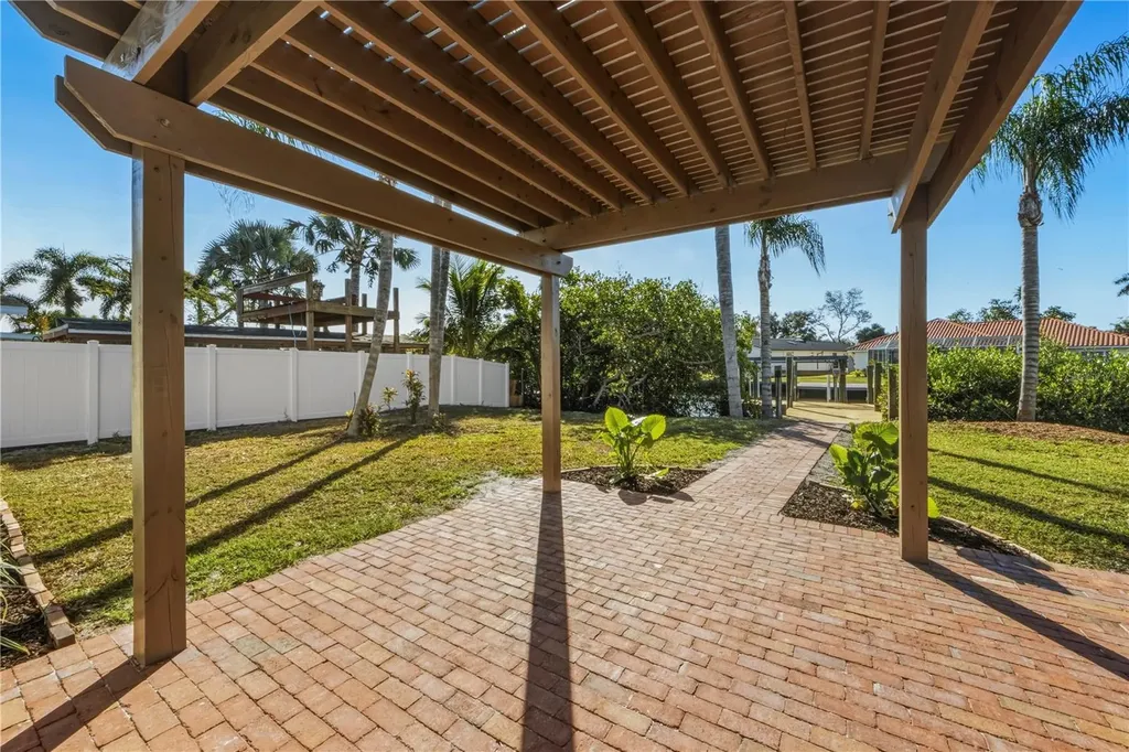 6911 9th Avenue NW Bradenton FL 34209