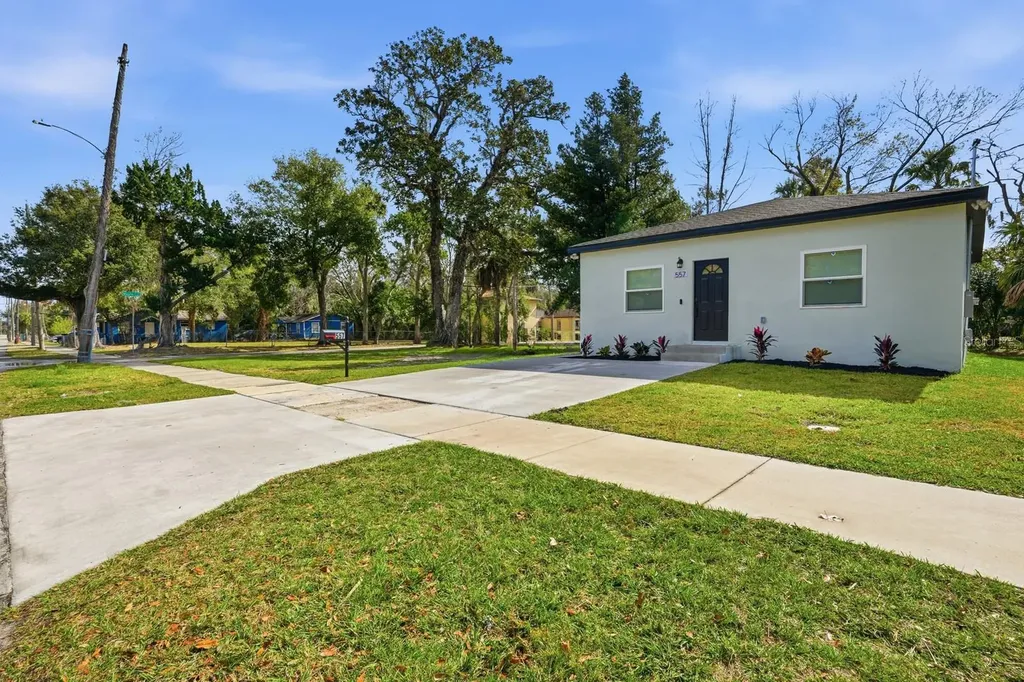 557 Live Oak Avenue Daytona Beach FL 32114