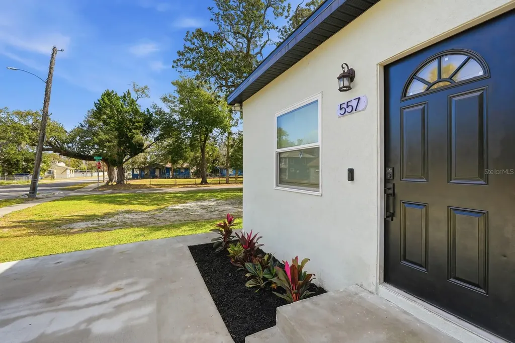557 Live Oak Avenue Daytona Beach FL 32114