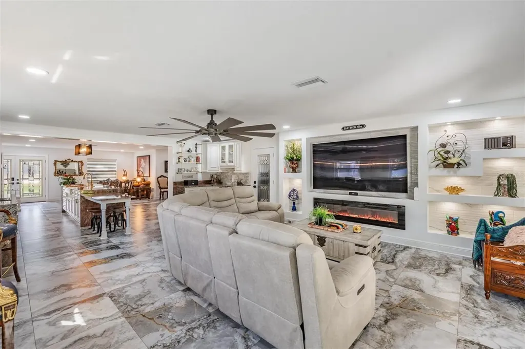 6907 W Creek Drive Tampa FL 33615