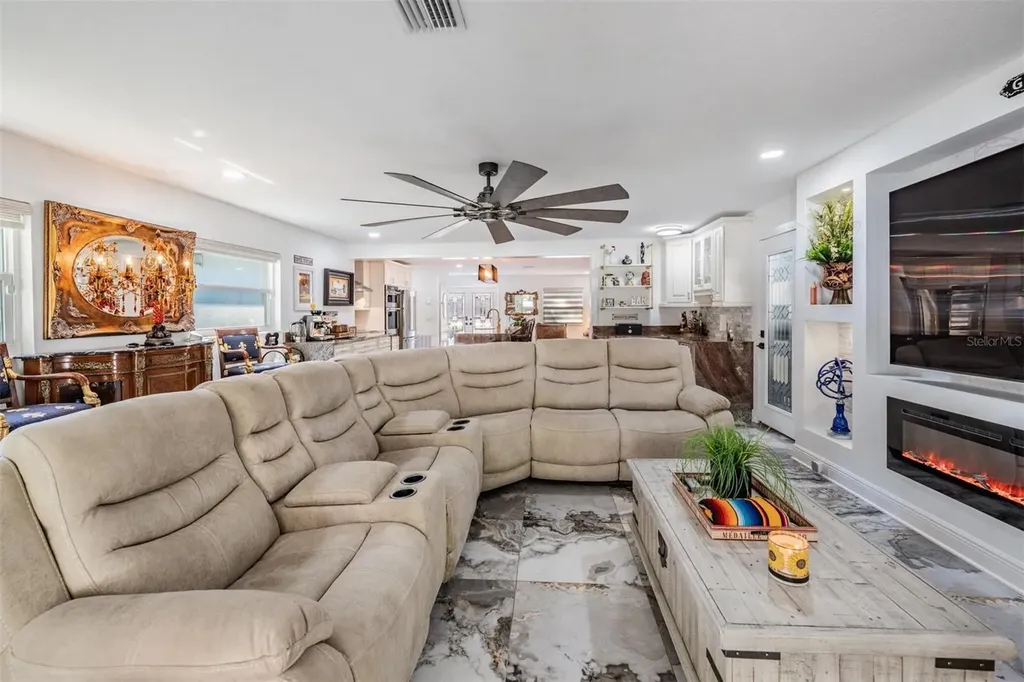 6907 W Creek Drive Tampa FL 33615