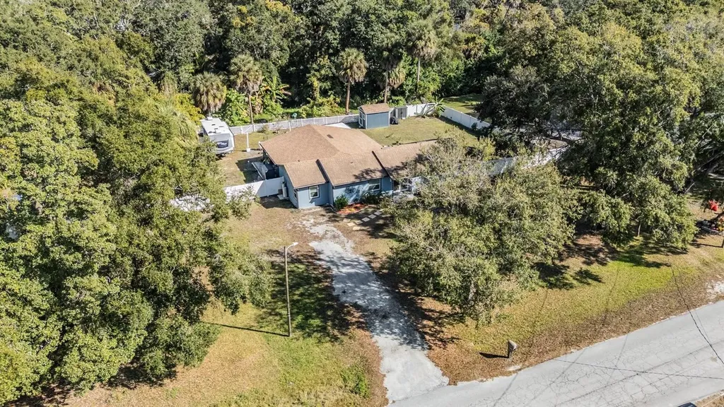 6907 W Creek Drive Tampa FL 33615