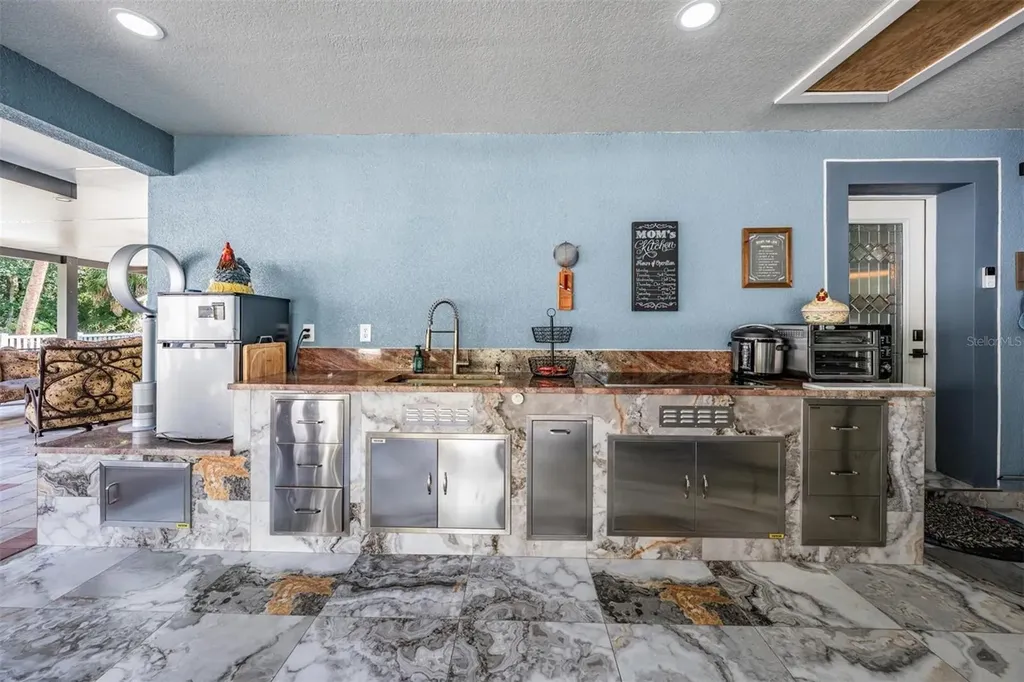 6907 W Creek Drive Tampa FL 33615