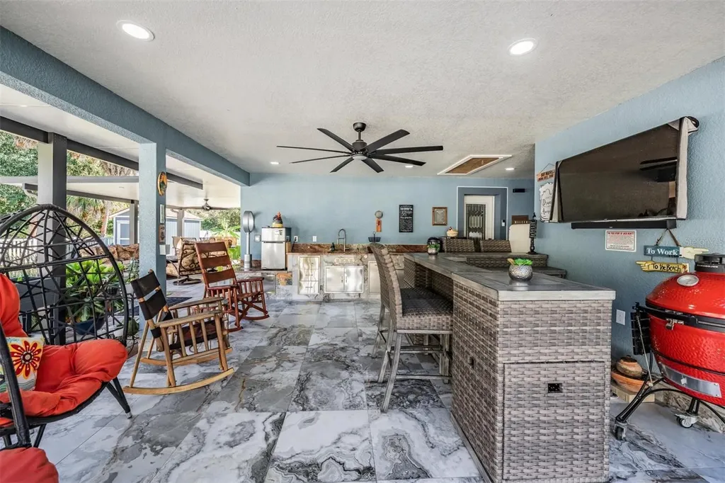 6907 W Creek Drive Tampa FL 33615