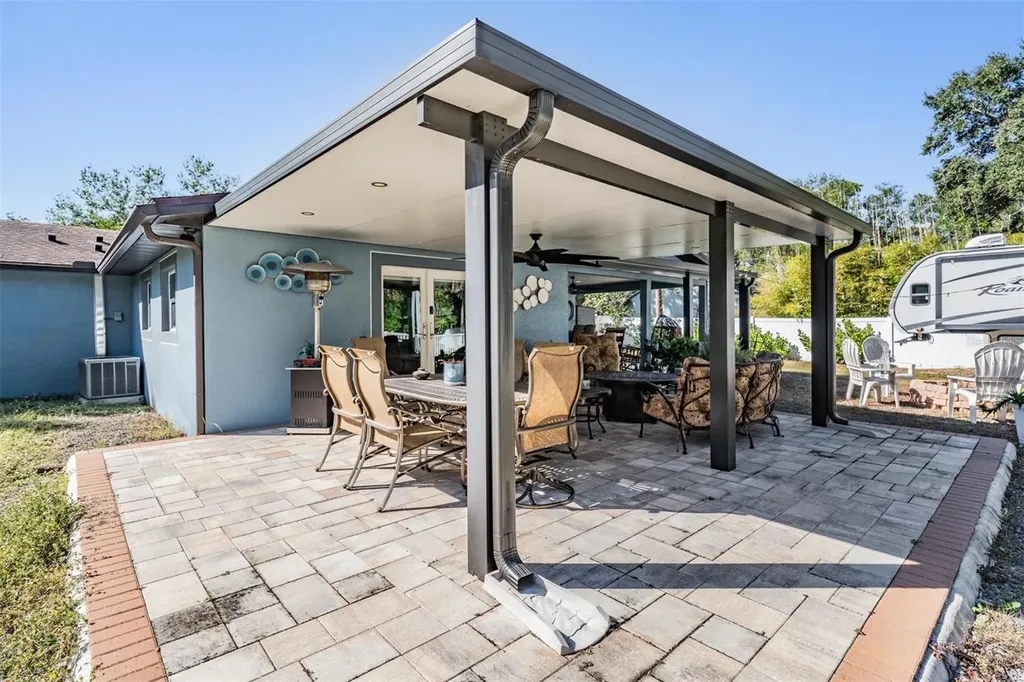 6907 W Creek Drive Tampa FL 33615