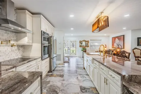 6907 W Creek Drive Tampa FL 33615