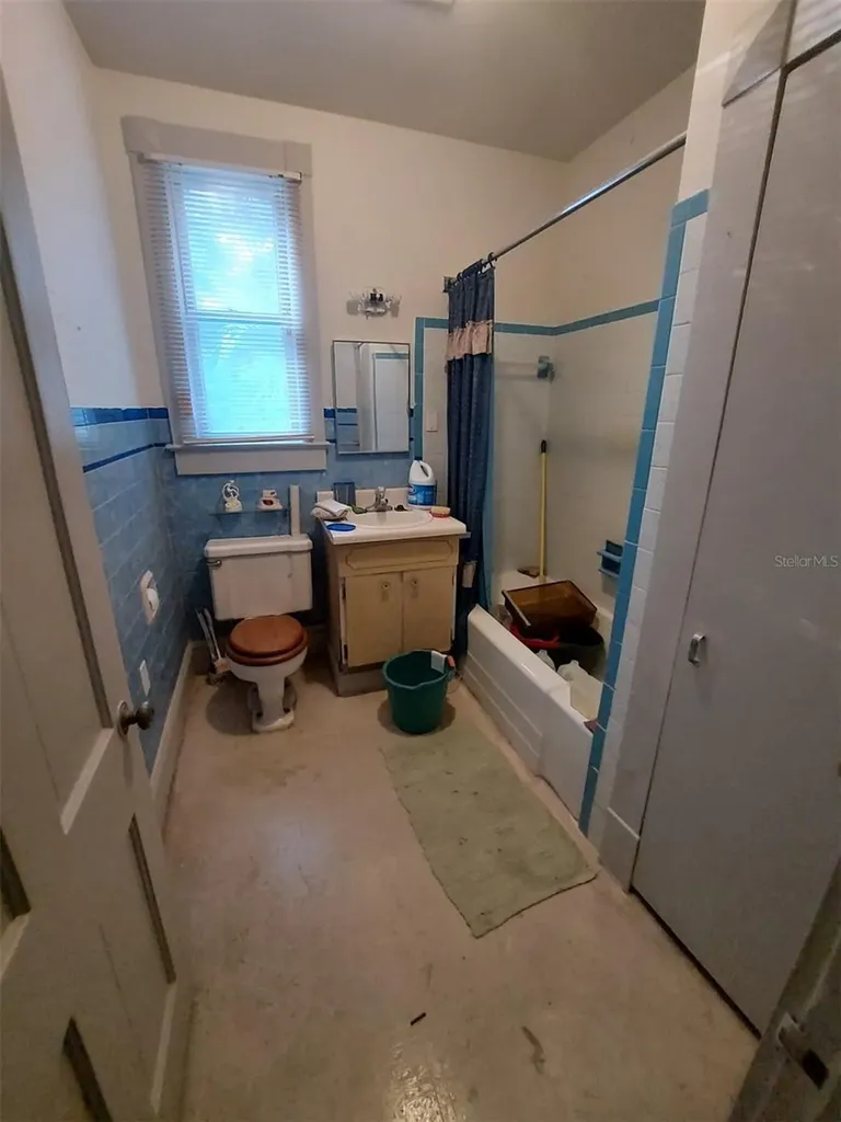 251 N Blue Lake Avenue Deland FL 32724