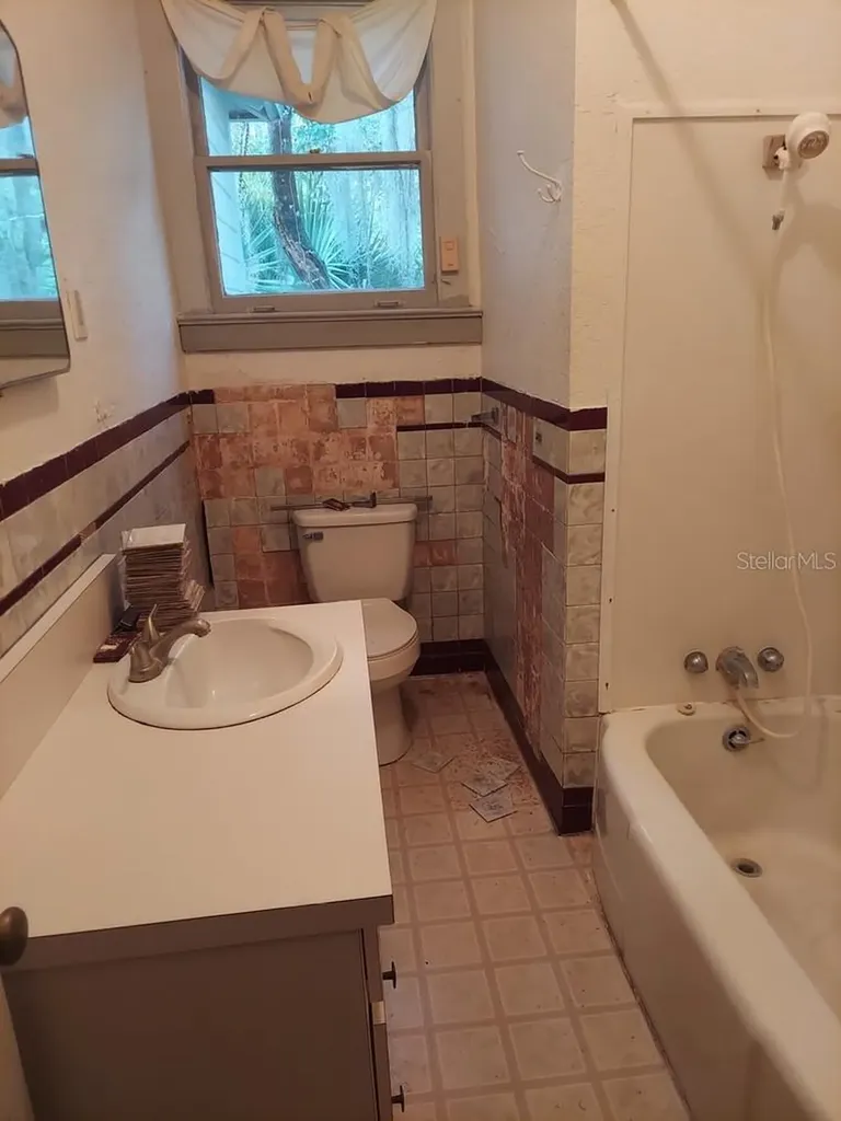251 N Blue Lake Avenue Deland FL 32724