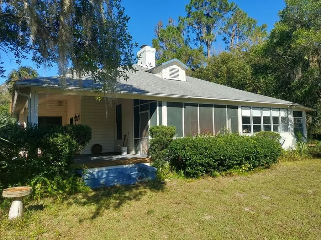 251 N Blue Lake Avenue Deland FL 32724