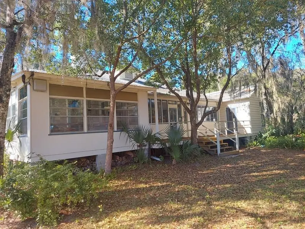 251 N Blue Lake Avenue Deland FL 32724