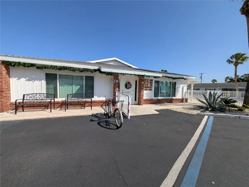 6105 Coral Way Bradenton FL 34207