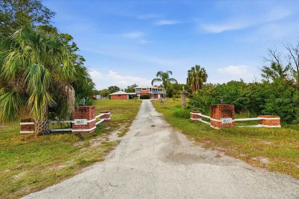 8837 Oakwood Drive Lake Wales FL 33898