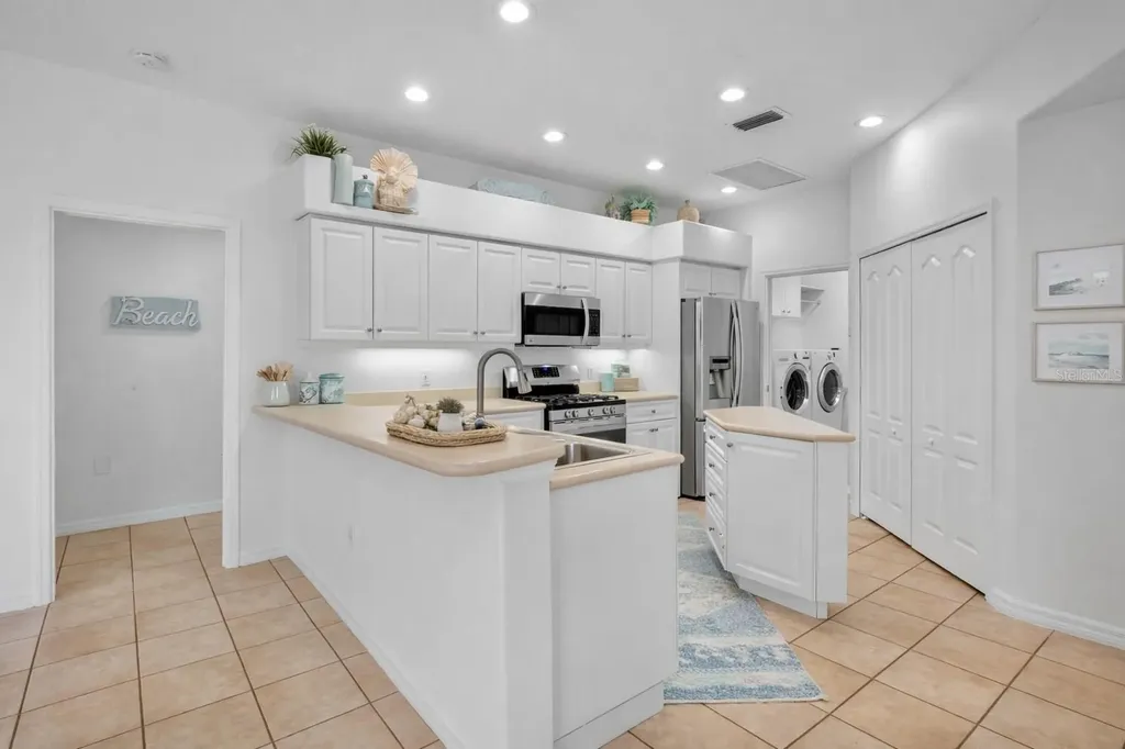 5278 Far Oak Circle Sarasota FL 34238