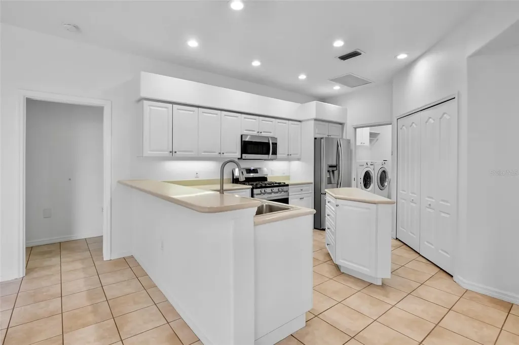 5278 Far Oak Circle Sarasota FL 34238