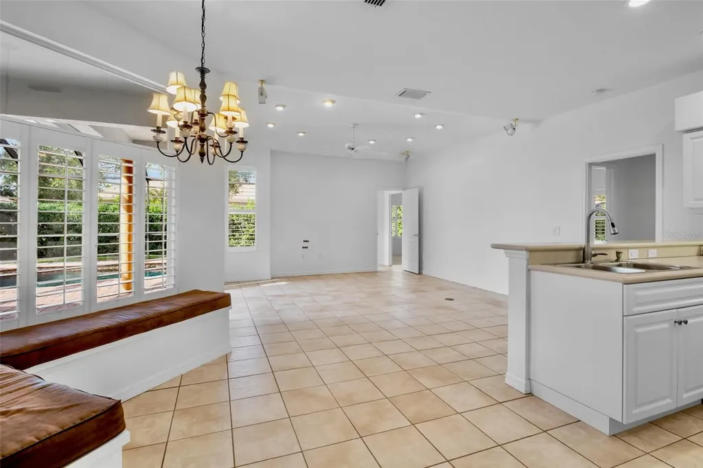 5278 Far Oak Circle Sarasota FL 34238