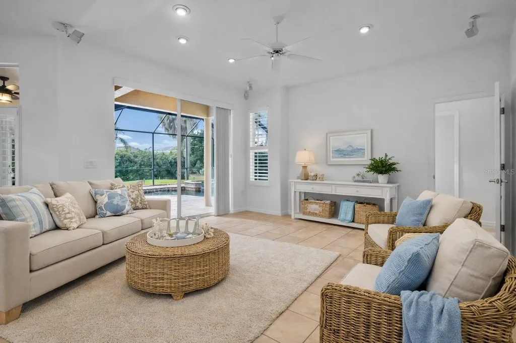 5278 Far Oak Circle Sarasota FL 34238