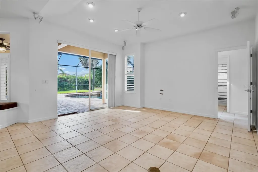 5278 Far Oak Circle Sarasota FL 34238