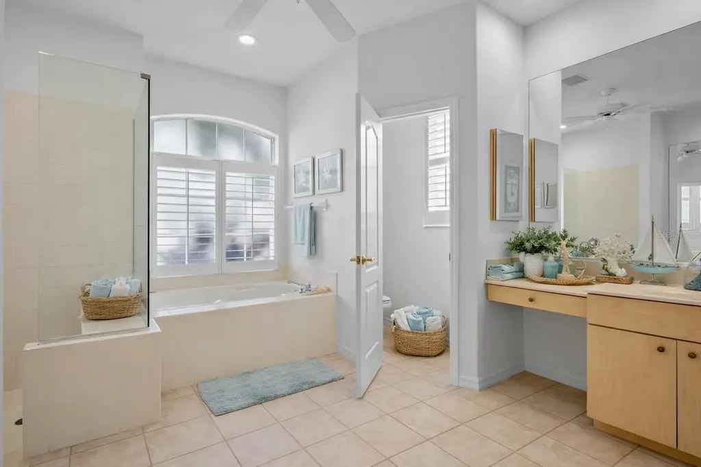 5278 Far Oak Circle Sarasota FL 34238